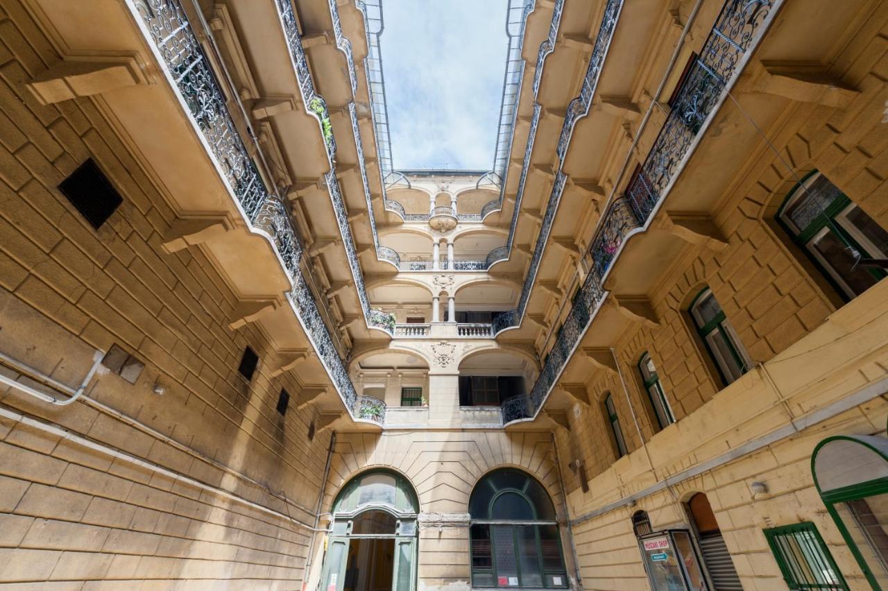 A Twist Of Nature Budapest Exterior photo